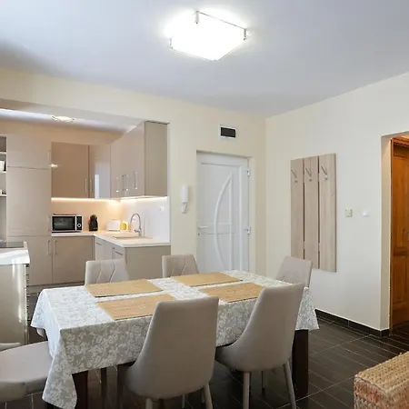 דירה Family Deluxe אגר